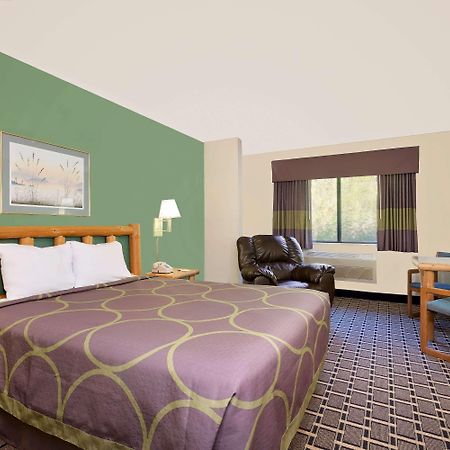 מלון Super 8 By Wyndham קלוקט מראה חיצוני תמונה